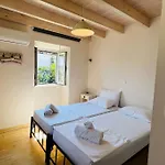 Traditional Detached Corfu House, 50m To Village Square لياباديس