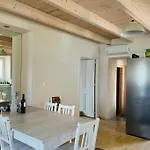 بيت للعطل Traditional Detached Corfu House, 50m To Village Square لياباديس