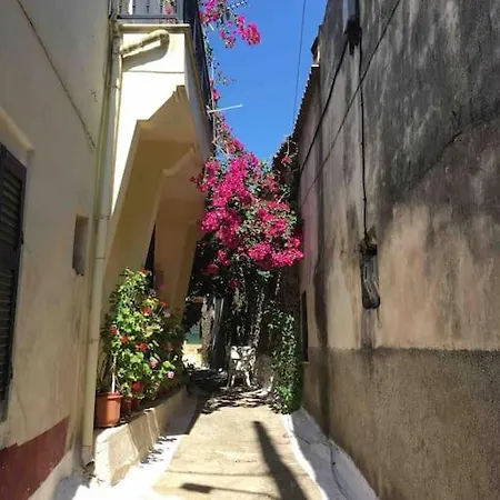 Traditional Detached Corfu House, 50m To Village Square Tatil Evi