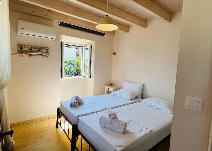 Traditional Detached Corfu House, 50m To Village Square Λιαπάδες
