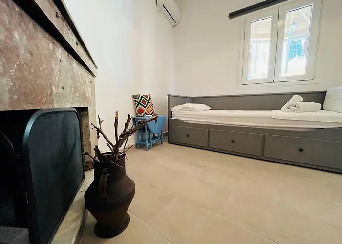 Traditional Detached Corfu House, 50m To Village Square Λιαπάδες