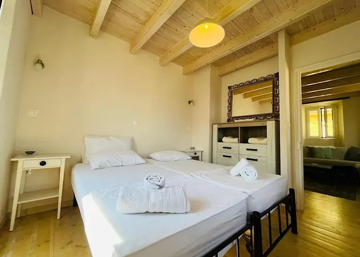 Σπίτι διακοπών Traditional Detached Corfu House, 50m To Village Square Λιαπάδες