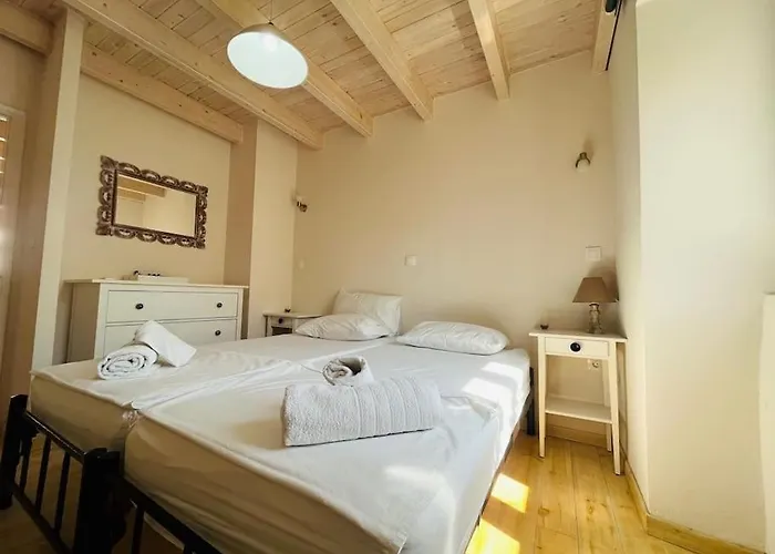 Σπίτι διακοπών Traditional Detached Corfu House, 50m To Village Square
